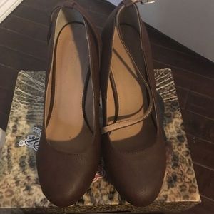 BRAND NEW WEDGES • SIZE 10